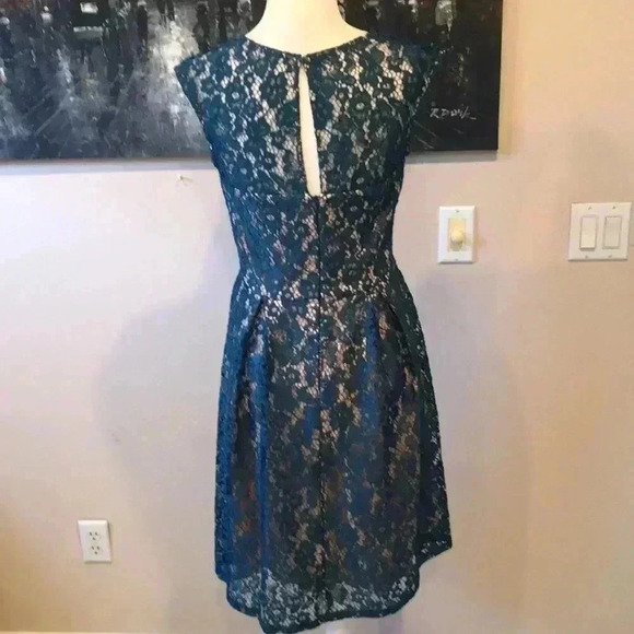 NWT Sandra Darren Green Sleeveless Classic Lace  Fit Flare w/peephole Back-10 - Picture 2 of 9